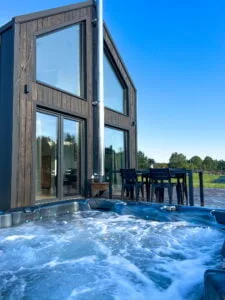 Całoroczne jacuzzi przy domku na Kaszubach